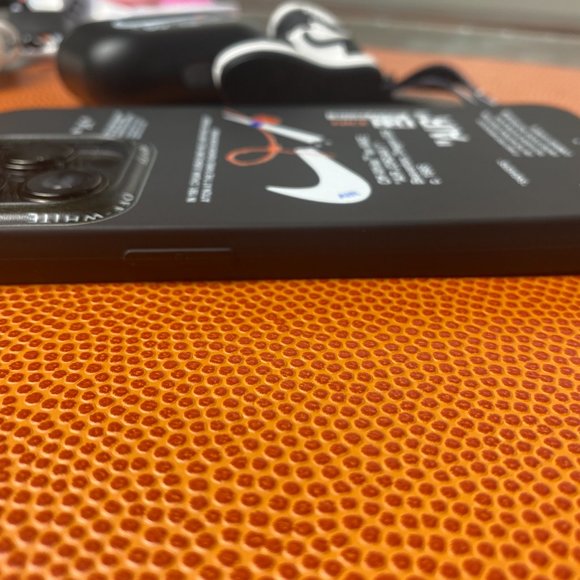 Hypebeast Off White iPhone 11,12,13, 14 Series and AirPod 1/2/Pro/3/Pro 2nd Case - Picture 5 of 6